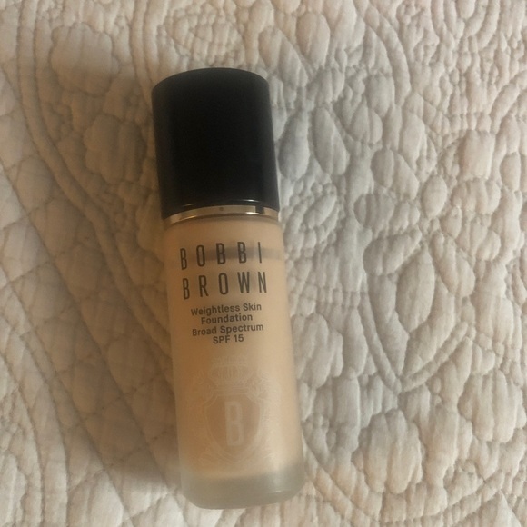 Bobbi Brown Weightless Skin Foundation - Light Beige - Picture 2 of 5